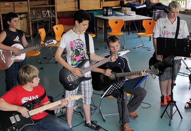 Sie machen Musik,  auch wenn sie laut ...lle Hits stehen auf dem Probenzettel.   | Foto: Anja Bertsch