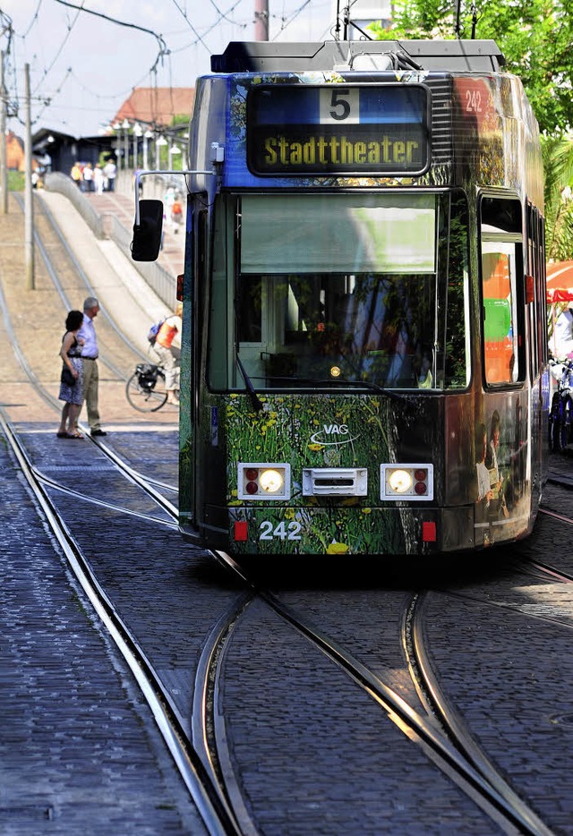 Ungewohntes Bild: Die Tram wechselt zw...is, um gleich wieder zurck zu fahren.  | Foto: Thomas Kunz