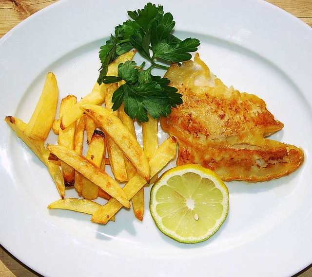 Fish &amp; Chips, frisch aus Backofen und Pfanne  | Foto: stechl