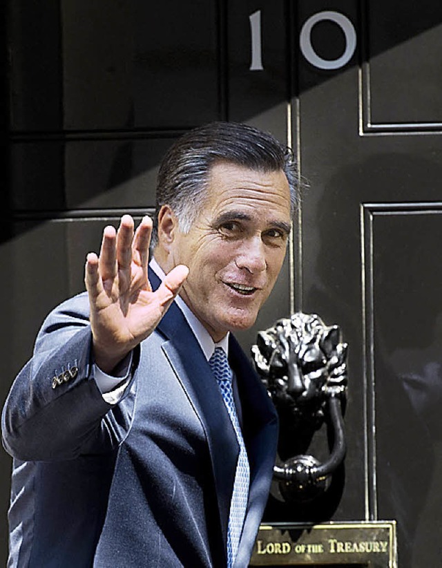 An der Tr des Premierministers in London: Mitt Romney  | Foto: afp
