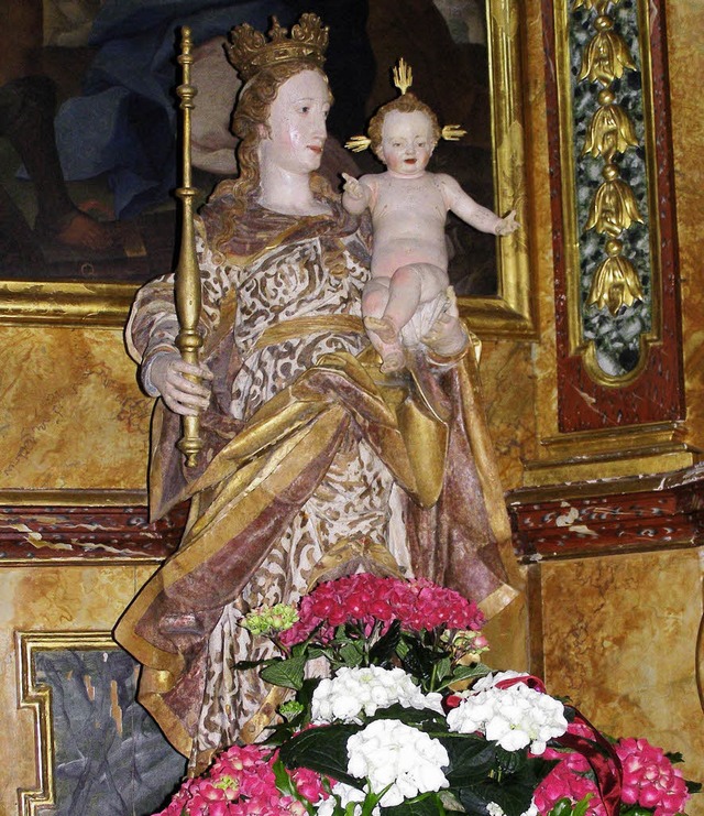 Die Madonna auf dem  Seitenaltar der F...und muss dringend restauriert werden.   | Foto: Liane Schilling