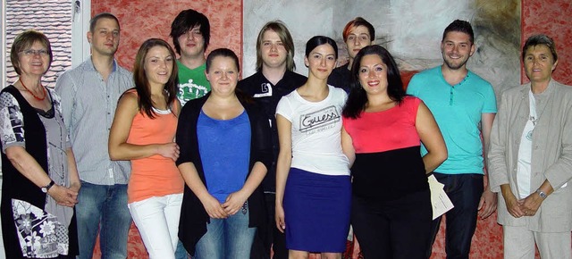 Geschafft (von links): VHS-Leiterin Ga...bendrealschule, Monika Sattler-Hetzel   | Foto: BZ