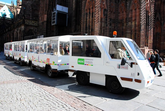 Minitrain Bhnle Touristenbahn Stadtundfahrt  Mnsterplatz Straburger Mnster  | Foto: bri