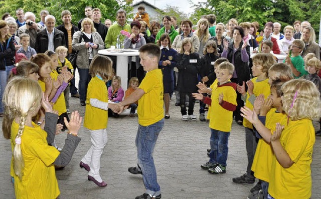 Die Schritte sitzen: Die Erstklssler ...rundschule Hchenschwand einen  Tanz.   | Foto: Stefan Pichler