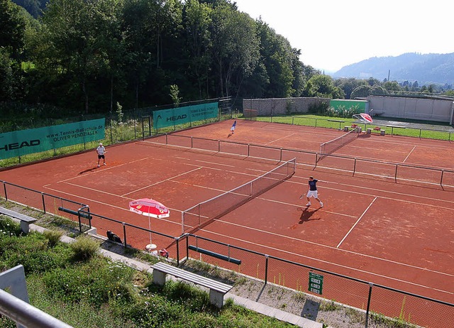 Spannende Tennismatchs gehen  auf der ... Blick ber Waldkirch ber die Bhne.   | Foto: Ringwald