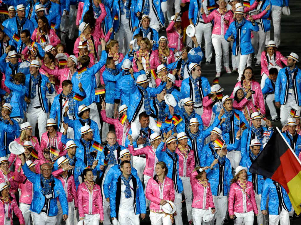 Die deutschen Athletinnen und Athleten prsentieren sich in himmelblau und rosa.