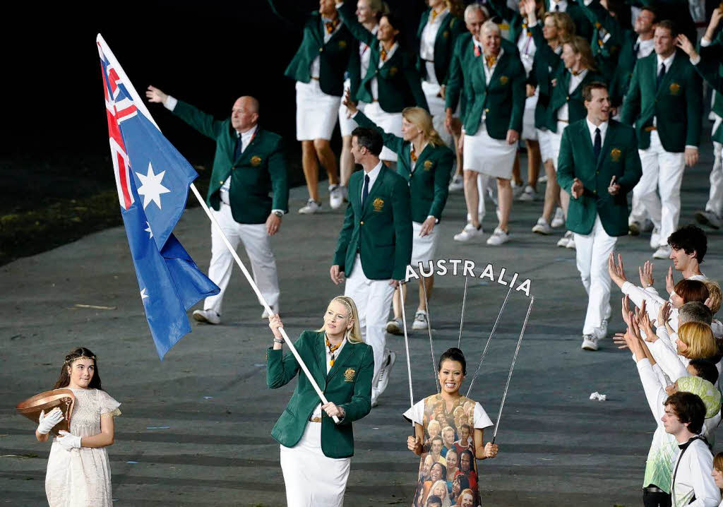 Lauren Jackson trgt die Flagge fr Australien.