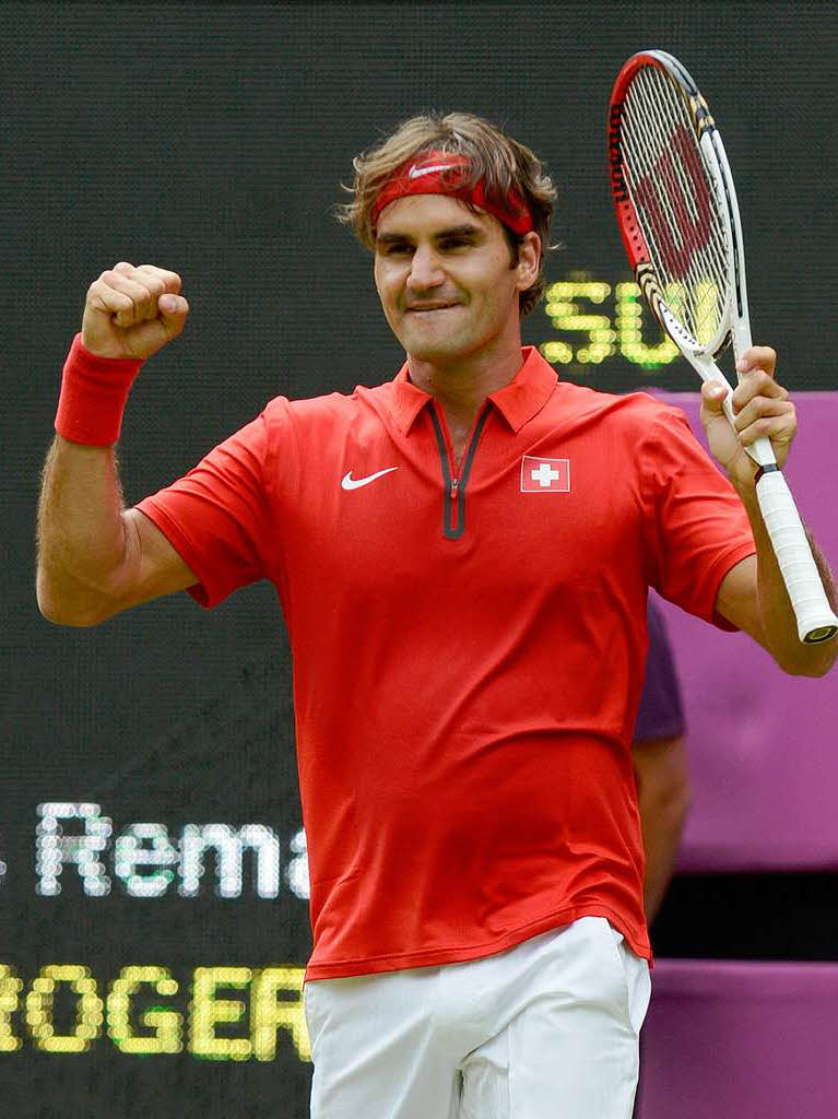 Der Schweizer Roger Federer freut sich ber seinen Auftaktsieg ber Alejandro Falla aus Kolumbien.