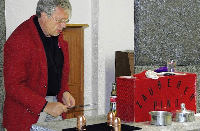 Zauberer Pino beim Begegnungsclub in Kollnau   | Foto: Verein