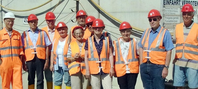 Mitglieder des Offenen Kreises  mit Ba...r dem Sdportal des Katzenbergtunnels   | Foto: Kohler