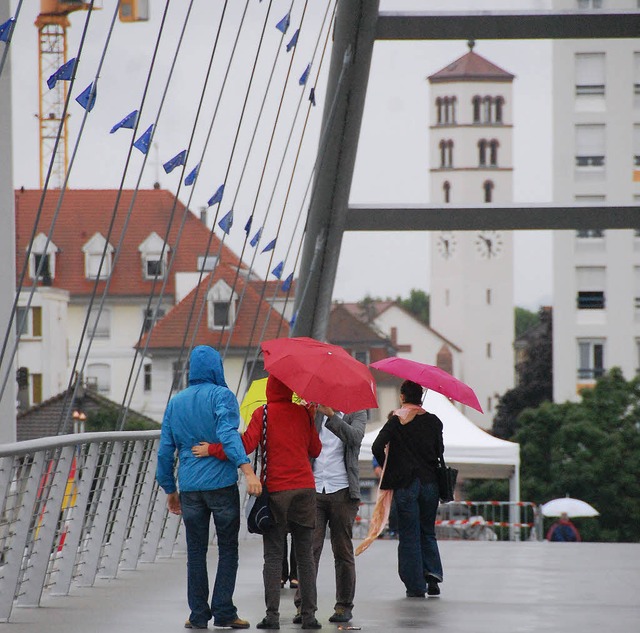Bei jedem Wetter beliebt: die Dreilnderbrcke   | Foto: Lauber, Kientz (5)