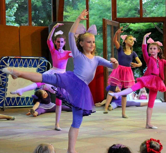 Krftige sommerliche Farben und tuneri...ns am Samstag im Stadtpark zu sehen.    | Foto: wolfgang Knstle