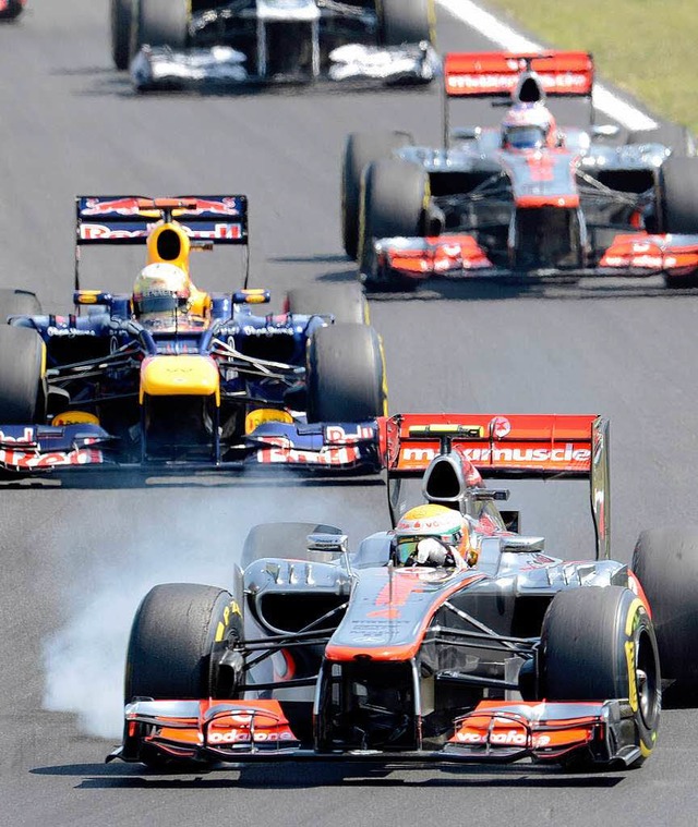 Lewis Hamilton vor Sebastian Vettel  | Foto: dapd