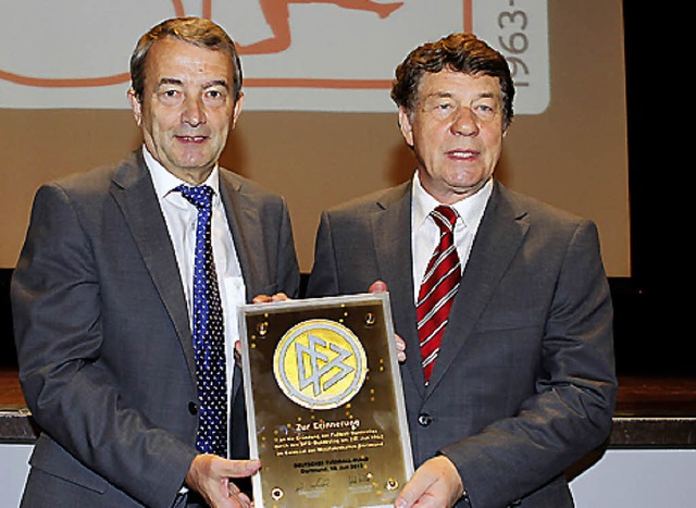 DFB-Prsident Wolfgang Niersbach (links)  und Otto Rehhagel   | Foto: dpa