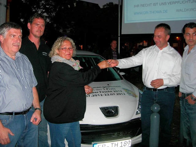 Christa Seitz aus Waldkirch, Bernhard ...ten Ledwig von Peugeot Sdbaden (v.l.)  | Foto: Nikolaus Bayer