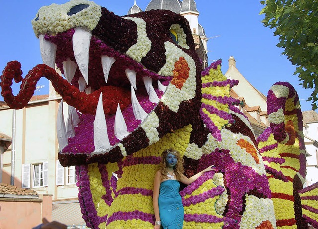 Ein Drache beim Blumencorso in Schlettstadt.   | Foto: Archivfoto: Sylvia Timm