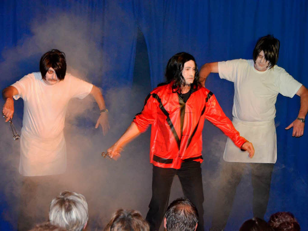 Schloss-Cabaret der Pflumeschlucker: Wolfgang Knaak, Gnter Hany und Michael Kech bei Michael Jacksons „Thriller“.