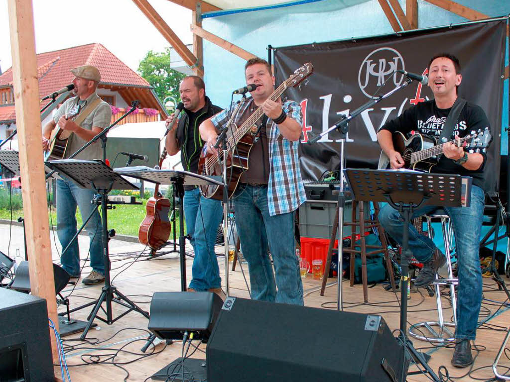 Country und Folkmusik prsentierte die „Four Liv(f)e Band“ am Sonntagnachmittag auf der Bhne am Stadthallenparkplatz.
