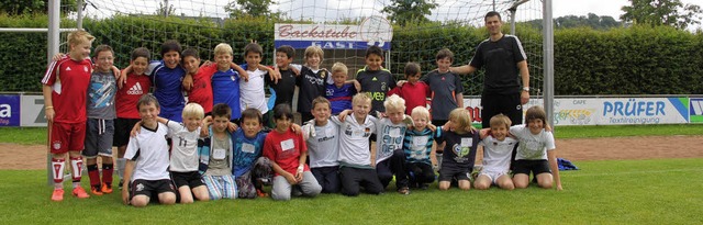 Gelungene Werbe-Aktion des SVS: Zwlf ...ainieren. Rechts Trainer Bernd Itzin.   | Foto: Monika Weber