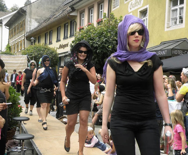 Die Frauenmodels vor ihrem &#8222;Friseurbesuch&#8220;.   | Foto: Sarah Trinler