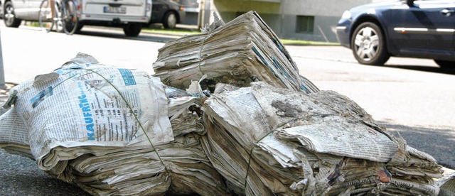 Manche Papierstapel bleiben nach den S...ittern, wodurch sie unbrauchbar werden  | Foto: Martina Proprenter