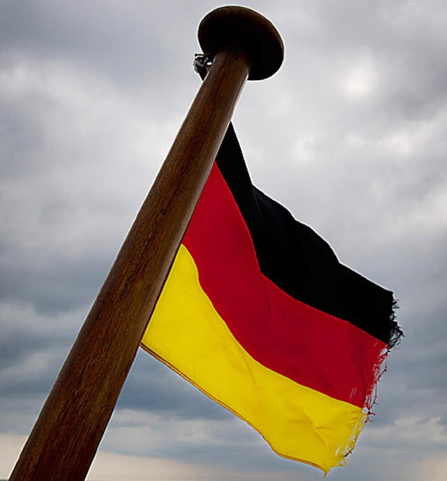 Die deutsche Fahne soll auch weiterhin...rers &#8222;Deutschland&#8220; wehen.   | Foto: dpa