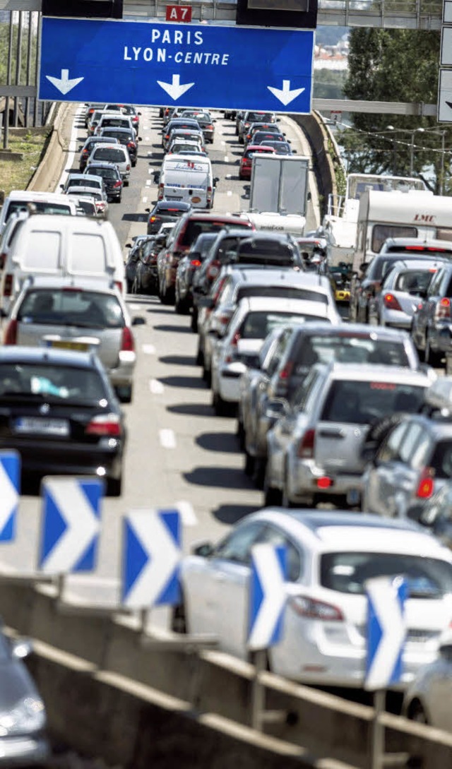 Fr Franzosen ein vertrautes Bild: Ferienauftakt im Stau  | Foto: AFP