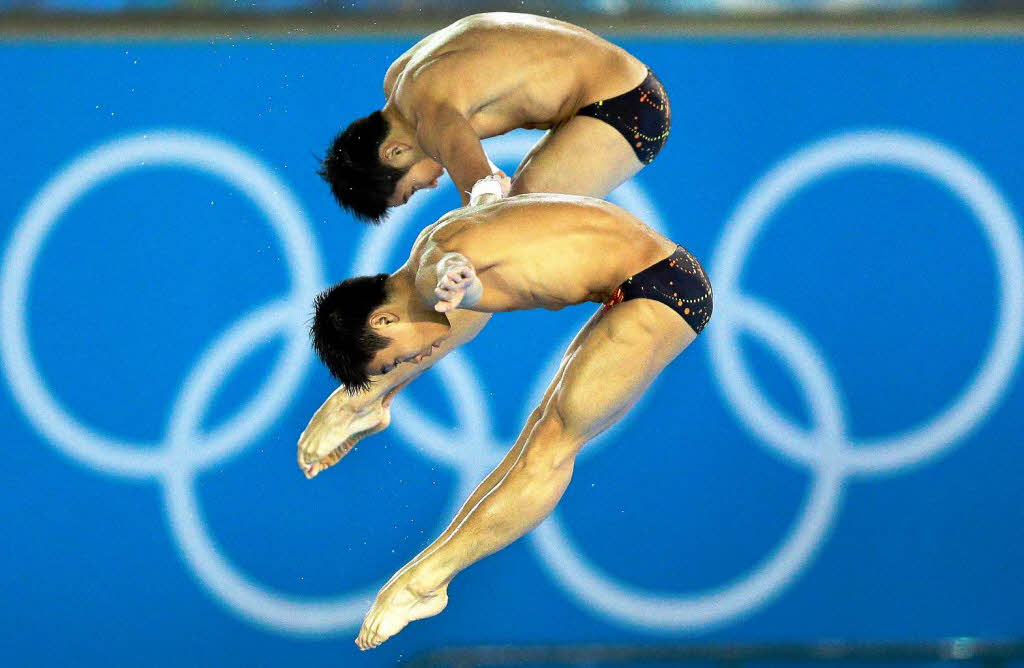 Synchronspringen vom Zehn-Meter-Brett: Gold fr Cao Yuan und Yanquan Zhang aus China