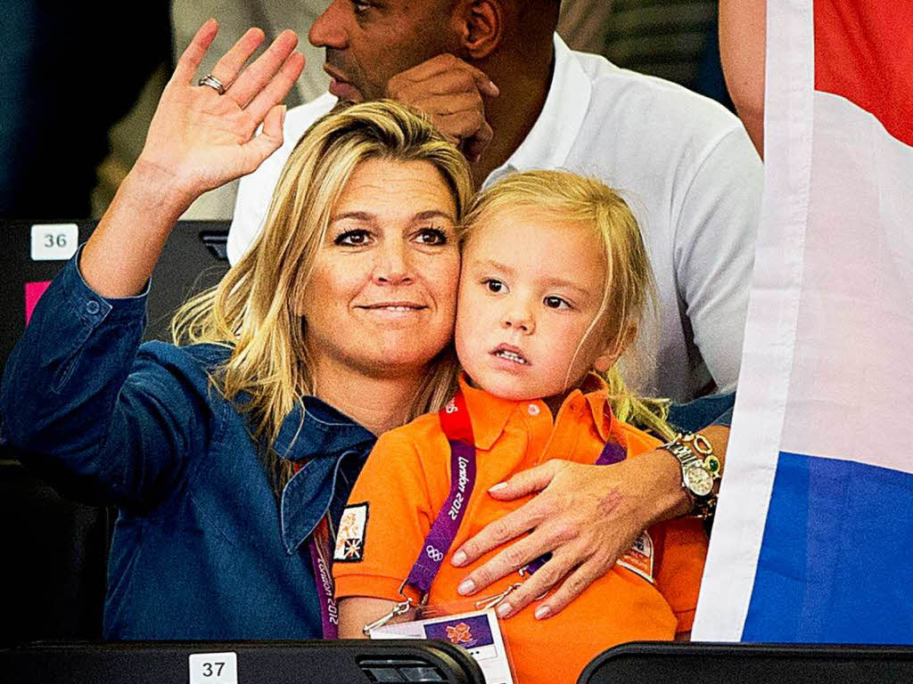 Hollands Kronprinzessin Maxima und Tochter Ariane beim Feldhockey.