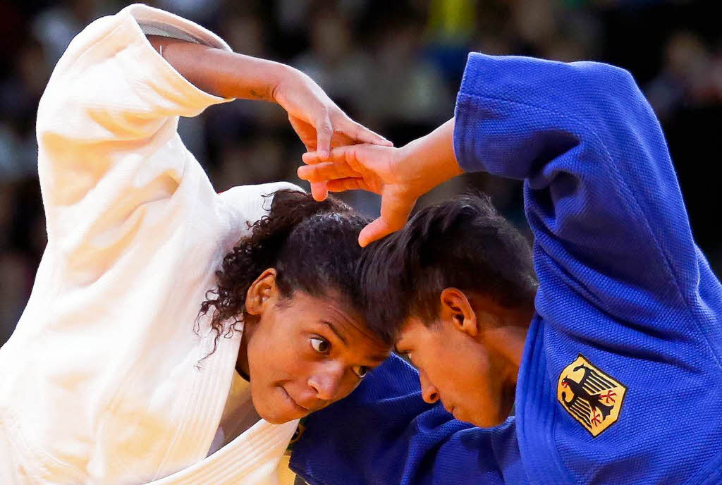 Schau mir in die Augen: Die Judoka Rafaela Silva aus Brasilien (links) wirft Miryam Roper aus Deutschland aus dem Turnier.