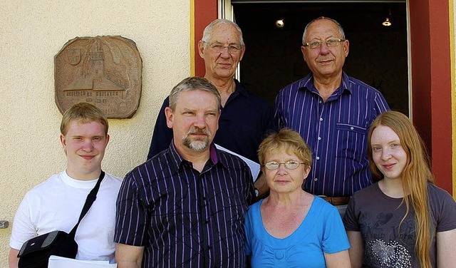 Familienhistorische Spurensuche in St... rechts) waren ihnen dabei behilflich.  | Foto: Binner-Schwarz