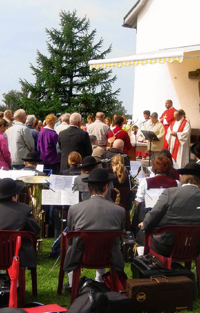 Messe vor der Kapelle.  | Foto: Albicker