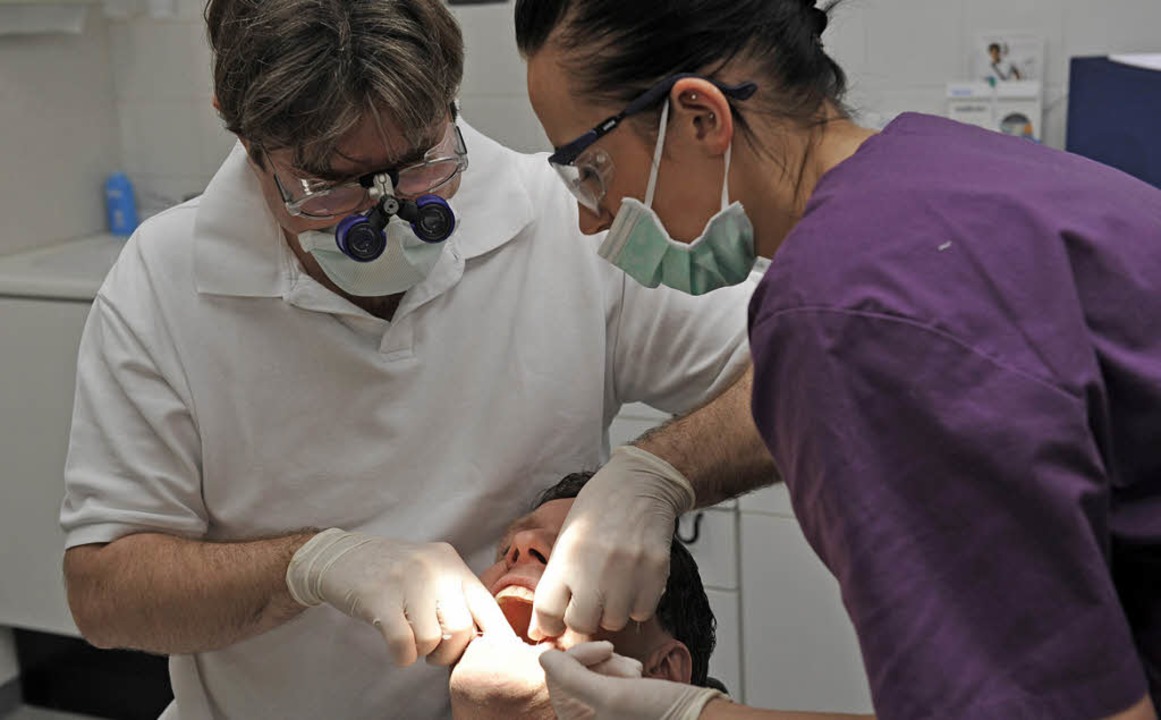 Gesucht: Zahnmedizinische Fachangestellte.   | Foto: dpa