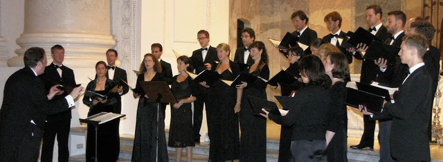 Der Chamber Choir of Europe gab bei de...ger durch Kirchenmusik aus 800 Jahren.  | Foto: Margrit Matyscak