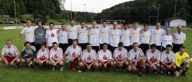 Der Mannschaft der Sto AG (stehend) ge...dorf-Sthlingen. Am Ende stand es 4:1.  | Foto: Dietmar Noeske