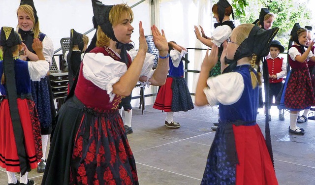 Viel Freude hatten die Kinder der Volk...ei den Tanzvorfhrungen im Festzelt.    | Foto: Stefan Pichler