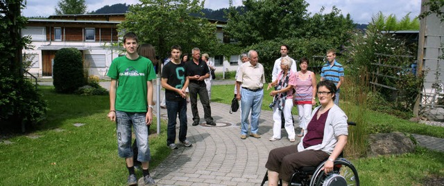 Rundgang mit der Leiterin der Bildungs...r Michael Danner (Dritter von rechts).  | Foto: Gerda Oswald