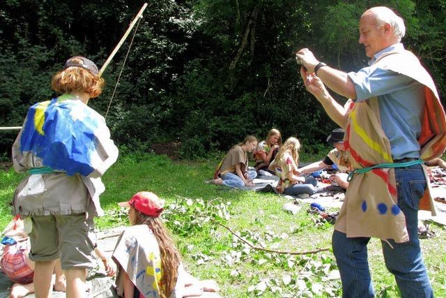 Landespolitiker besucht Tipidorf beim Bruderhof