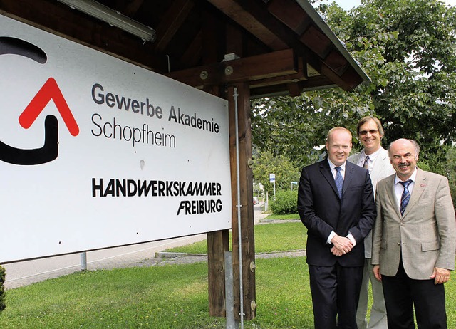 Einen Frderbescheid berbrachte Marku...Handwerkskammer Freiburg (von links).   | Foto: Anja Bertsch