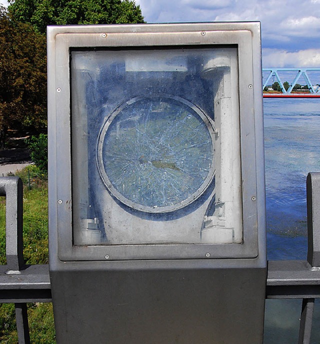 In desolatem Zustand: Stele auf der Europabrcke.   | Foto: Stadt Kehl