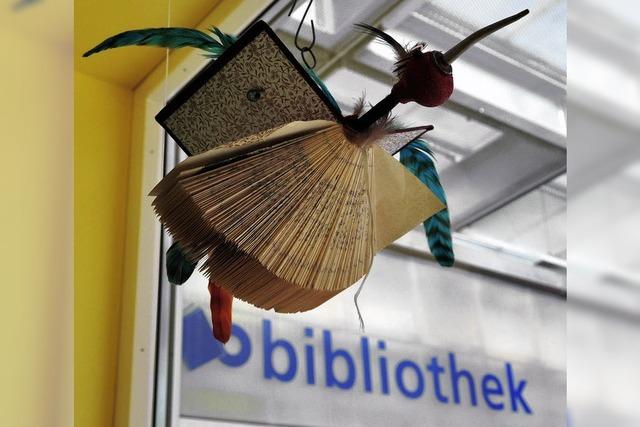 Seltsame Wesen schweben in der Stadtbibliothek