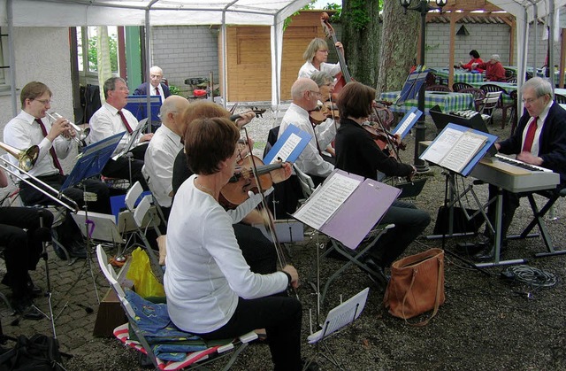 Wer  die Programmfolge  des  Salonorch... Stadtrainsee erlebte, war begeistert.  | Foto: Wolfgang Meyer