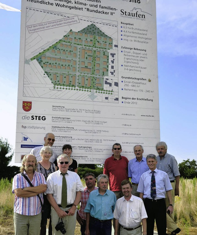 Brgermeister Benitz und Mitglieder de...ssung des Baugebiets begonnnen werden.  | Foto: Bernhard Seitz                  