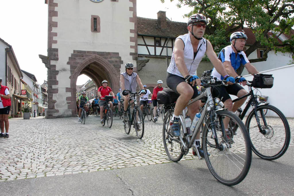 2000 Radler rollten am Freitag am Kaiserstuhl bei der Schlussetappe der Tour de Lndle 2012 auch durch die Endinger Innenstadt.