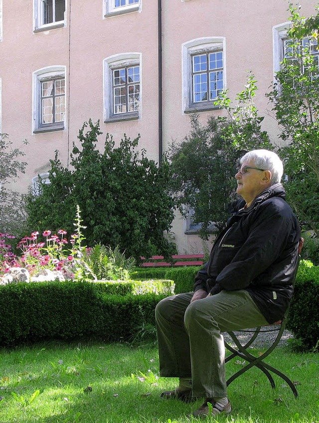 Josef Burg geniet oft einfach nur die Klosterruhe im Stuhl.  | Foto: privat