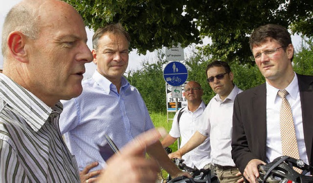 Etappenstopp bei Zunsweier (v. l.):  V...ermeister Oliver Martini (Offenburg).   | Foto: Fotos: Boris Sven Marberg/Landratsamt Ortenaukreis