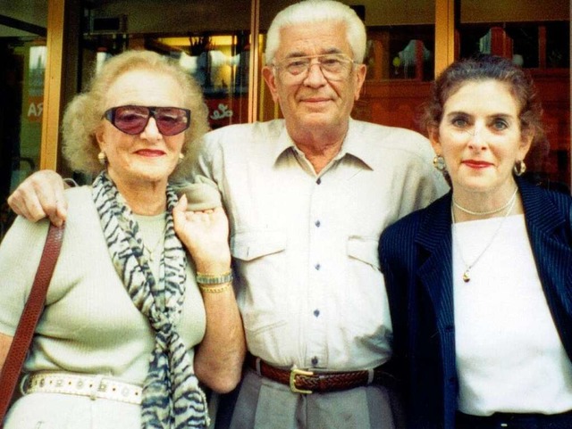 Janine, Roland und Leslie im Jahr 1999 in Lyon, einer der Fluchtstationen  | Foto: Leslie Maitland