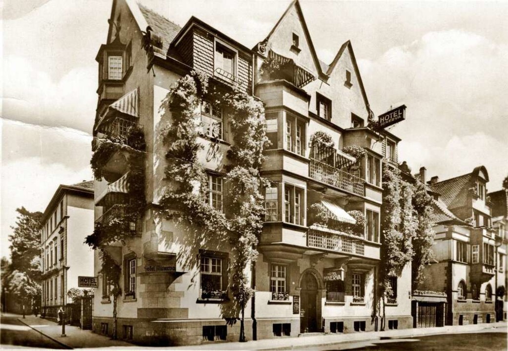 Das Hotel Minerva an der Ecke Poststra... Wohnhaus der Günzburgers zu erkennen.  | Foto: Leslie Maitland