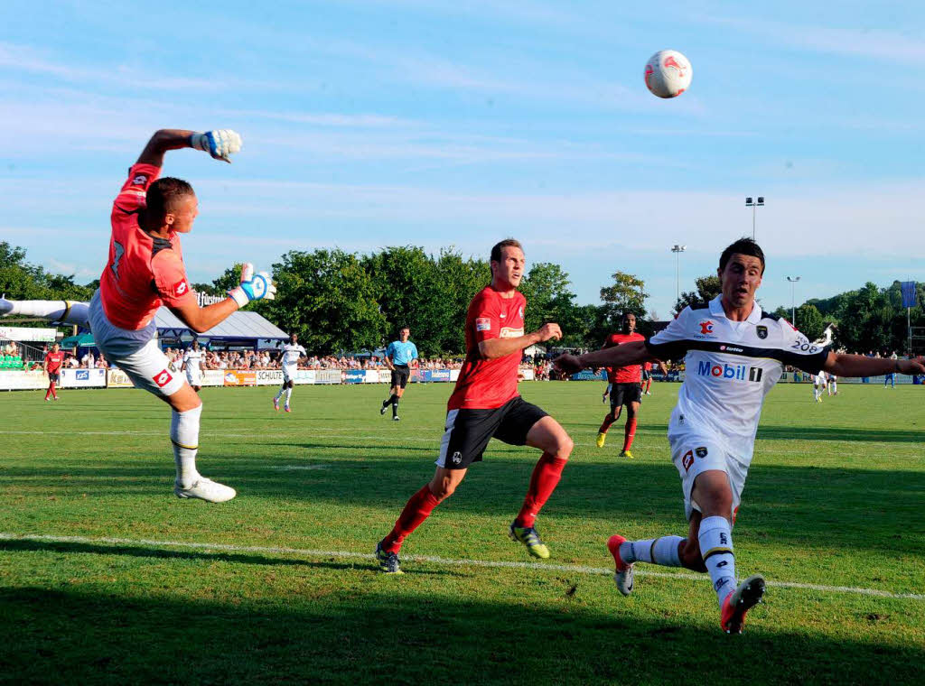 Parade von Sochaux-Keeper Pierrick Cros.