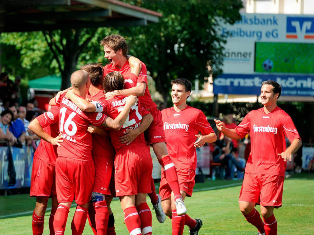Jubel beim Bahlinger SC nach dem zwischenzeitlichen 1:0 gegen Hessen Kassel.